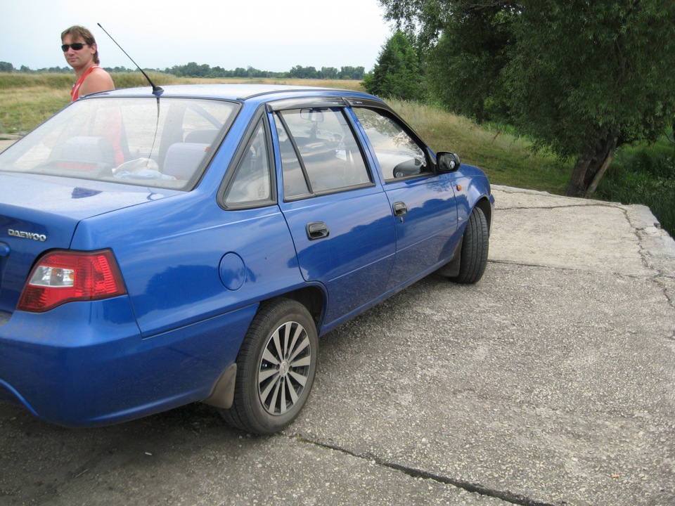 Daewoo Nexia 2 синяя