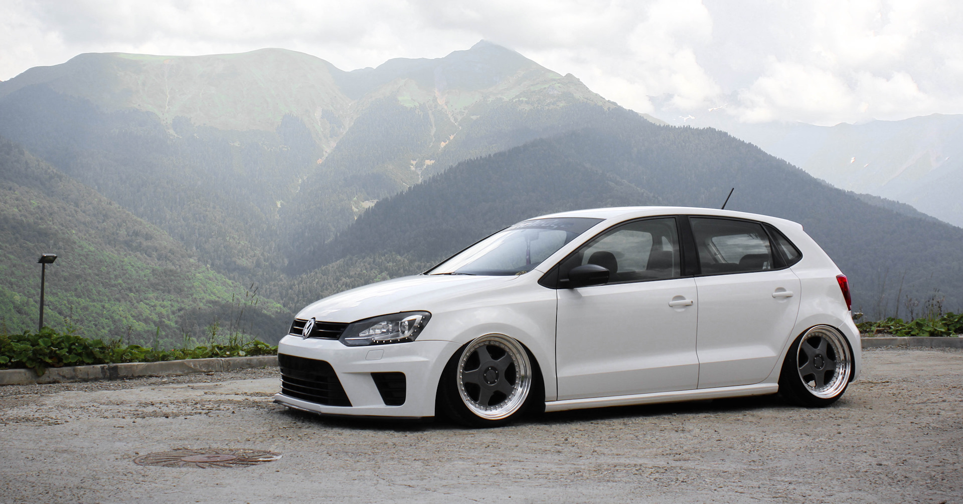 Volkswagen Polo sedan stance