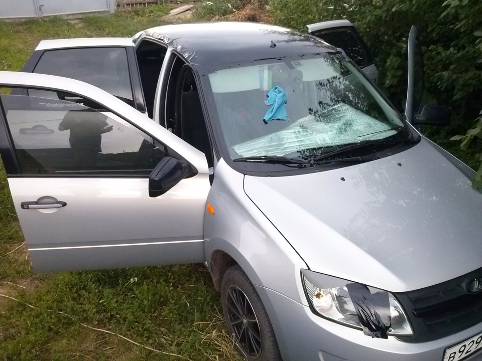 Крыша гранта седан. Гранта с черной крышей седан. Лада гранта 2015 багажник на крышу. Крыша лада гранта лифтбек. Панель крыши гранта лифтбек.