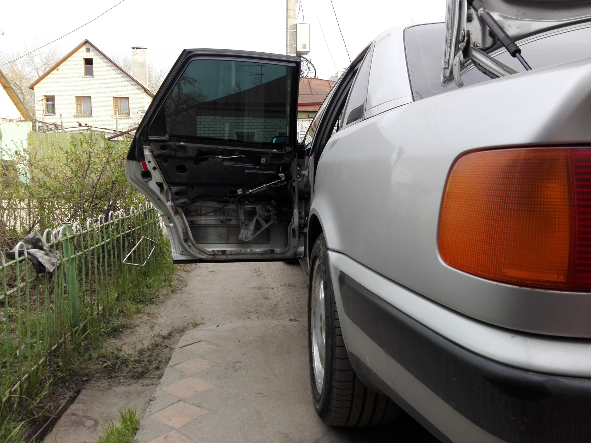 Заклинил замок задней двери. — Audi 100 (C4), 2,3 л, 1991 года | своими  руками | DRIVE2