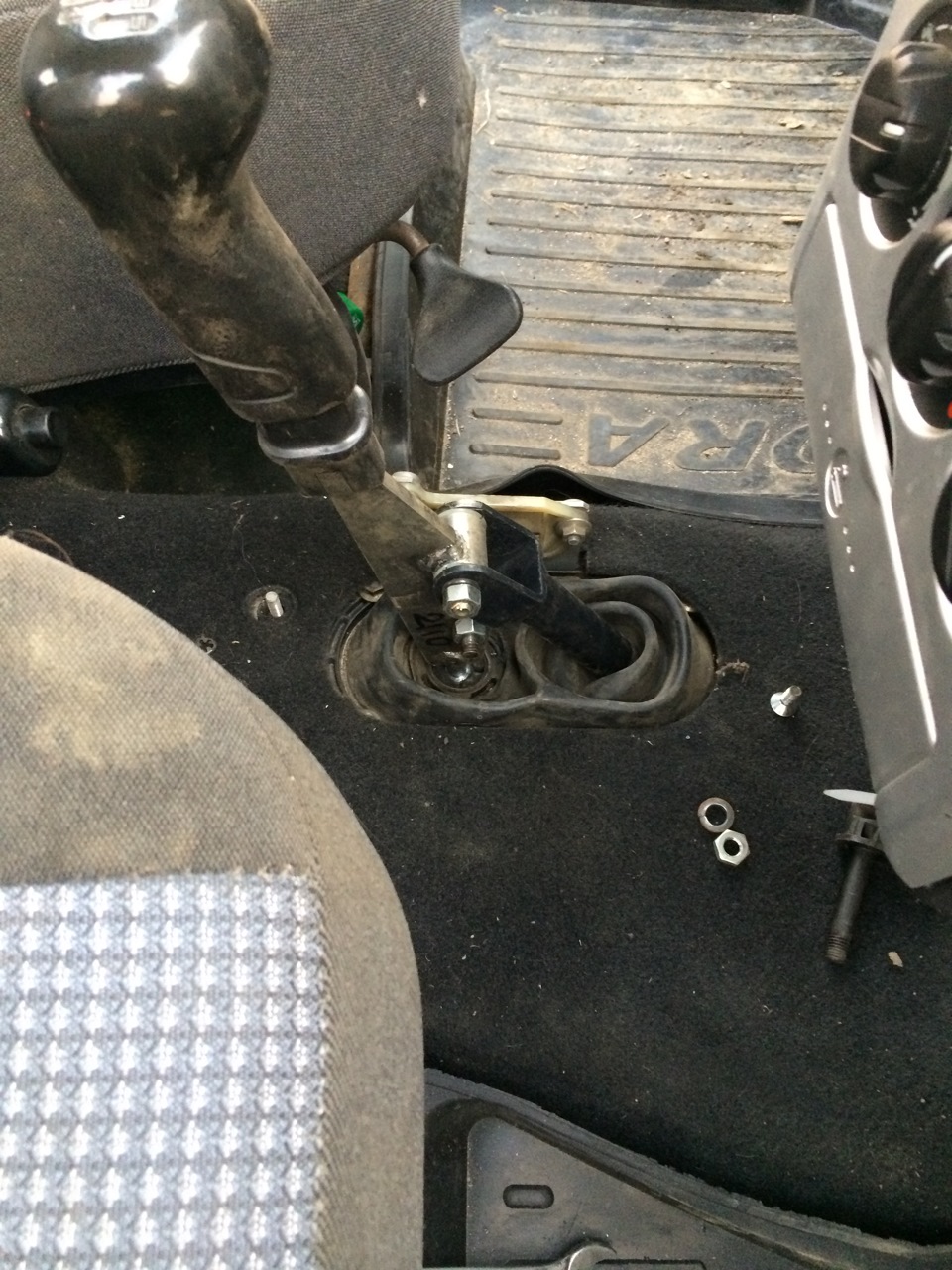 Делаю ручник и кулису:))) — LADA Приора хэтчбек, 1,6 л., 2008 года ...