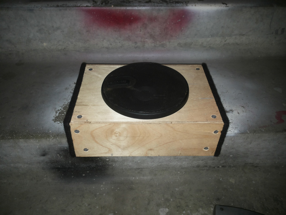 Готовы обе маленькие боковины. Начинает нравится короб. Мягенький и приятный на ощупь. — Москвич 2141