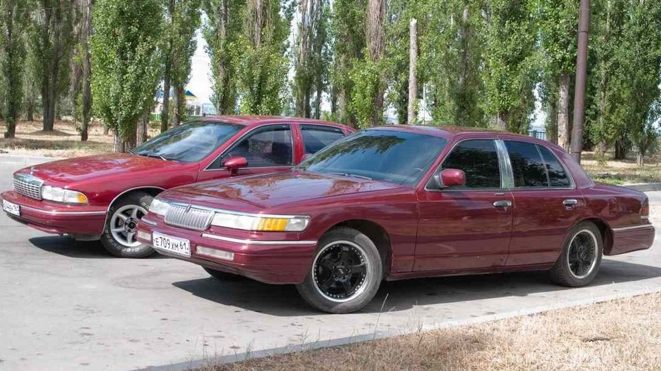 Ford Crown Victoria stance