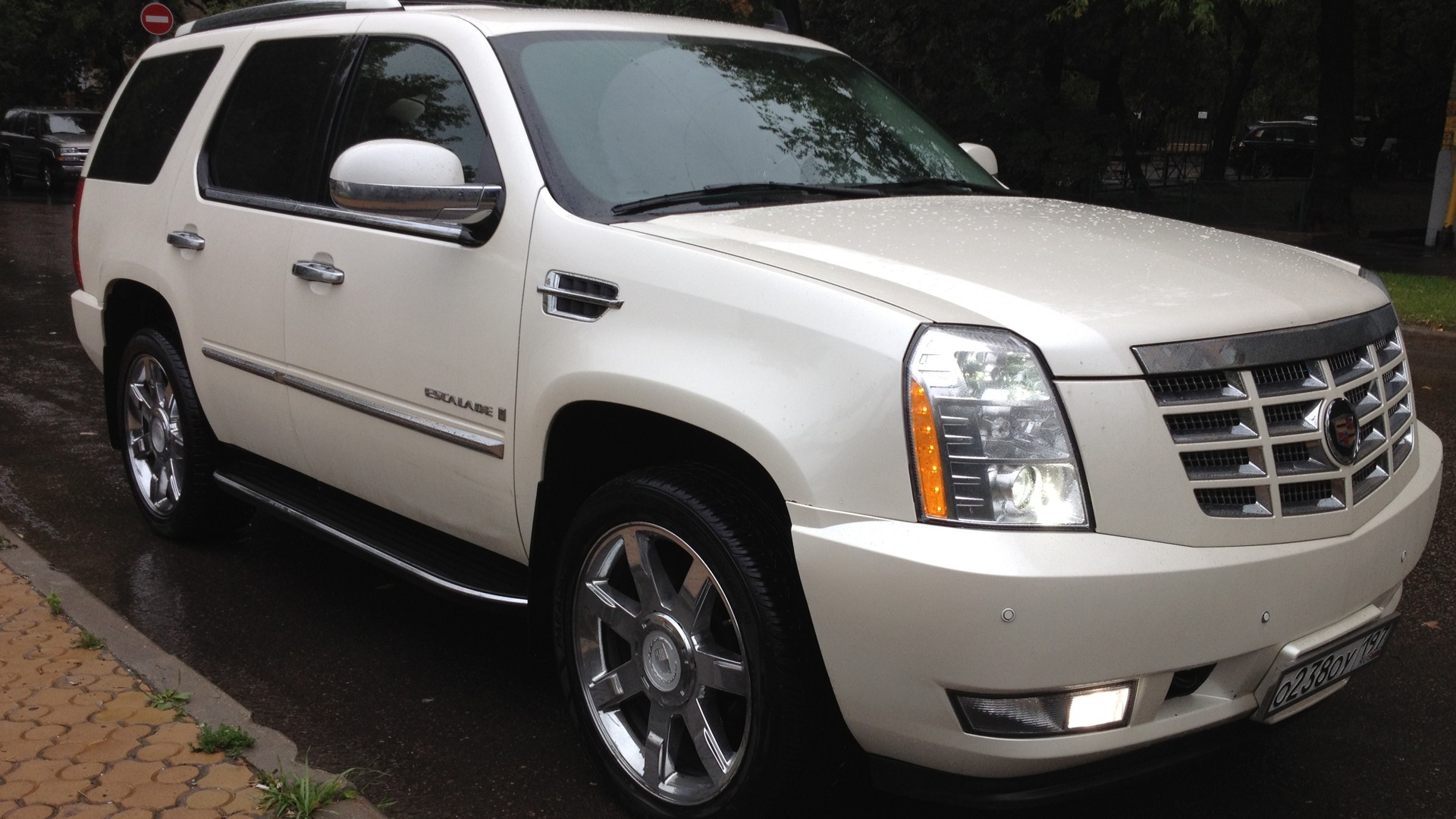 Cadillac Escalade (3G) 6.2 бензиновый 2008 | Ураганный чемодан) на DRIVE2