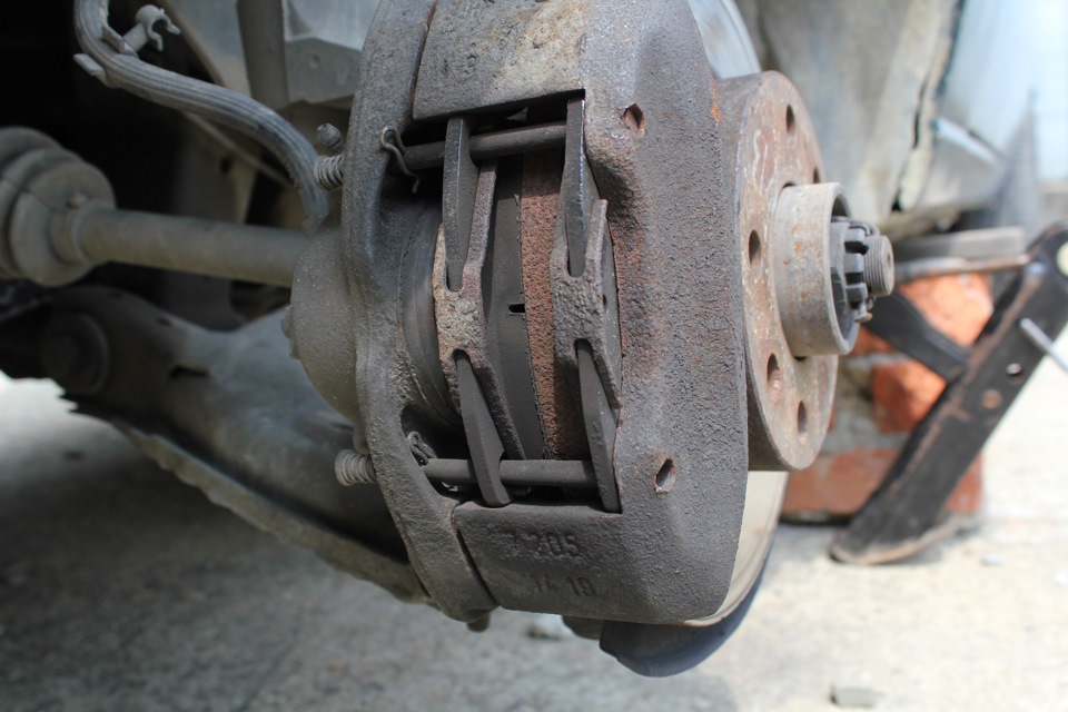 пружинки передних тормозных колодок ниссан альмера g15. колодки задние subaru forester. скоба задних колодок chevrolet lacetti. скоба крепления тормозных задних колодок 2121. скоба тормозной колодки передней логан 1.