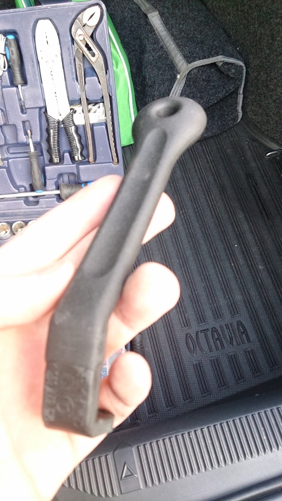 Полезай в петлю! — Skoda Octavia A5 Mk2, 1,8 л, 2013 года | аксессуары ...