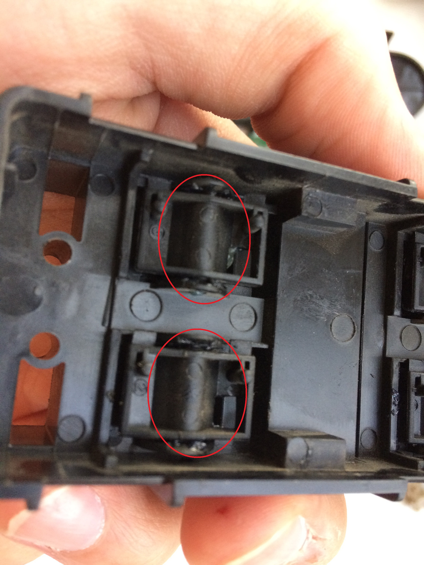 Кнопка стеклоподъемника калина 1 артикул. Кнопка стеклоподъемника ваз 1118. Ремонт кнопок стеклоподъемника приора. Запала кнопка стеклоподъемника. Запала кнопка стеклоподъемника.