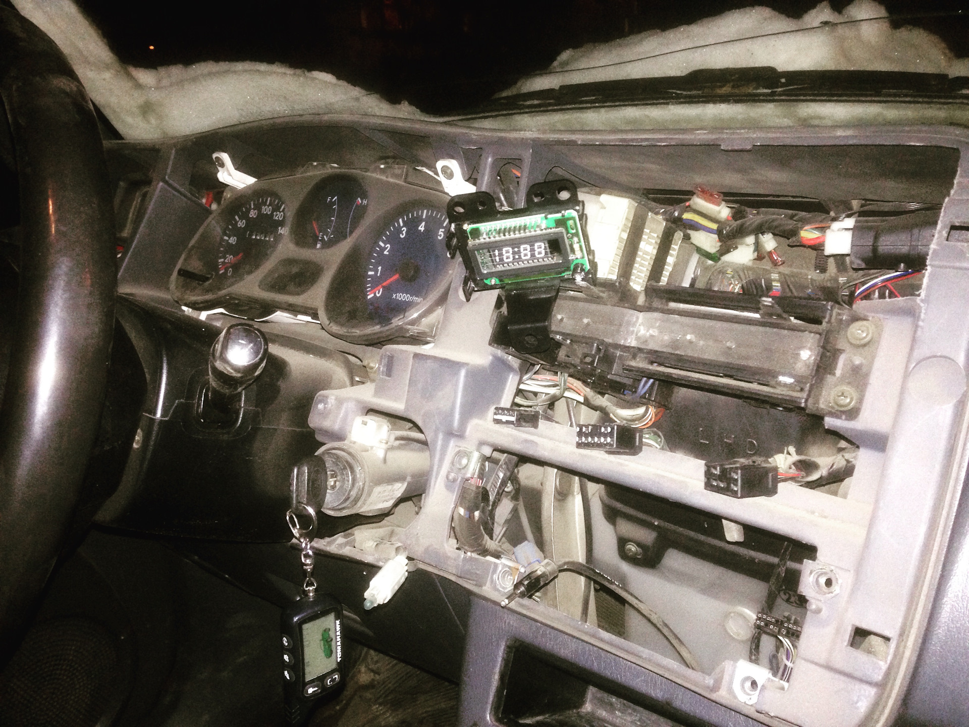Как снять панель тойота рав 4 Часы и лампочки в панели - Toyota RAV4 (I), 2 л, 1997 года своими руками DRIVE2