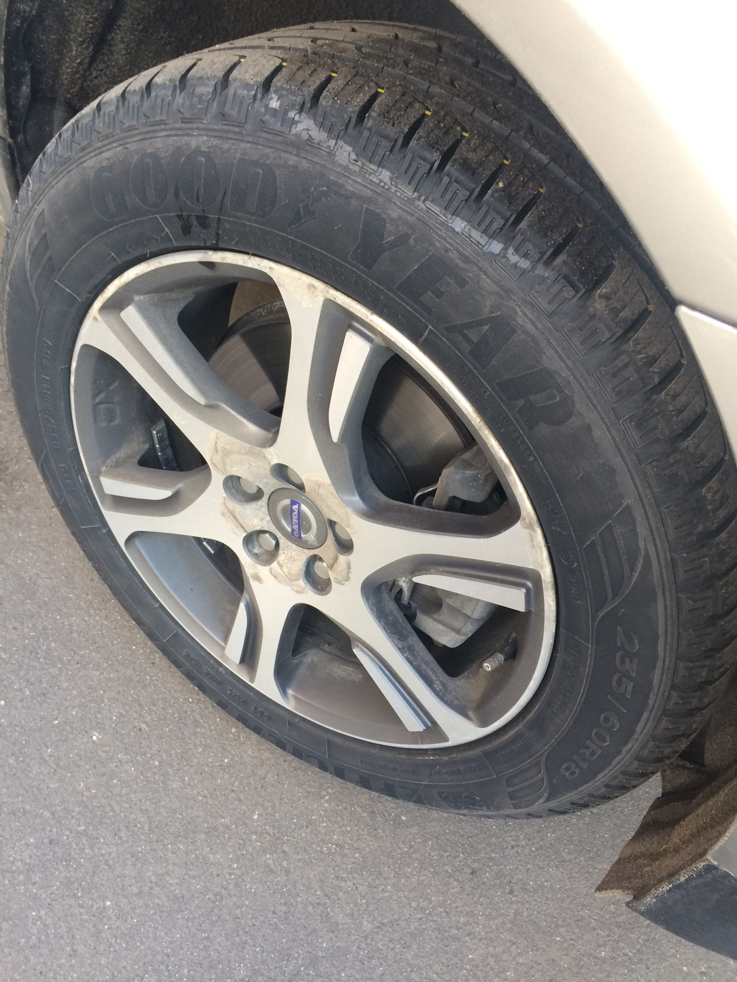 Шины 235 60. EFFICIENTGRIP 235/60 r18 107v. 235 60 18 Volvo. Q7 235/60 r18. Штатная резина Volvo xc60 2011.