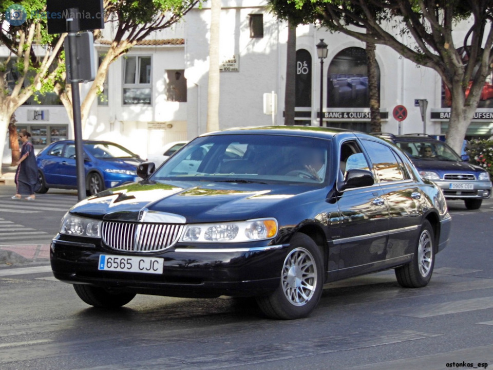 Lincoln town car iii. Смотреть фото Lincoln town car iii. Смотреть картинку Lincoln town car iii. Картинка про Lincoln town car iii. Фото Lincoln town car iii
