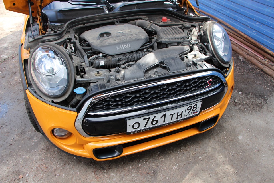 я приехал (в боксе моя вторая машина стоит), потому делали перед ним — MINI Cooper S Mk III