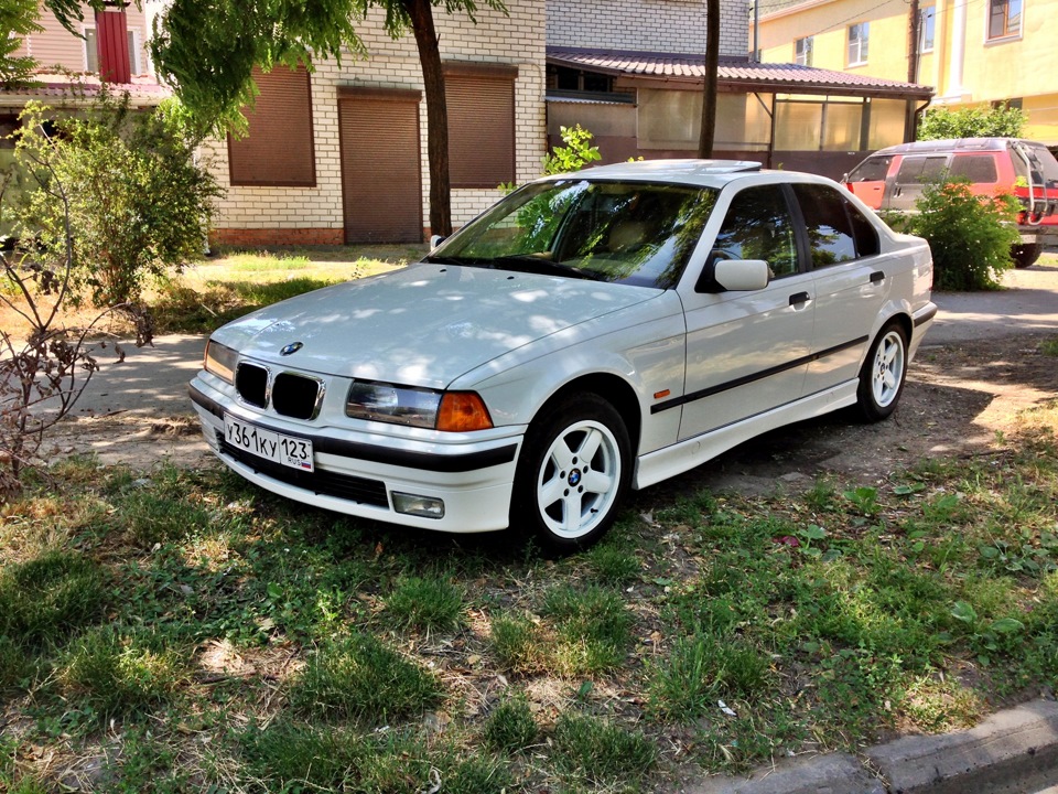 Бмв 98 года. BMW 328i 1998. БМВ 325i 1998. BMW e36 Alpina White. BMW #98 325i.