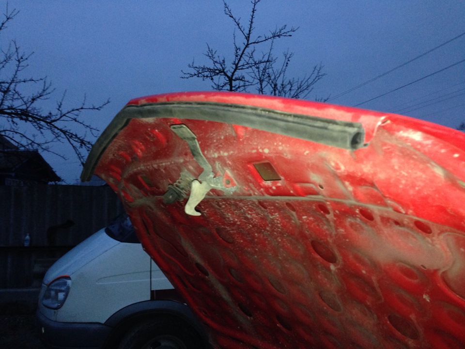 Уплотнитель на капот — Opel Astra H GTC, 1,8 л, 2010 года | просто так ...