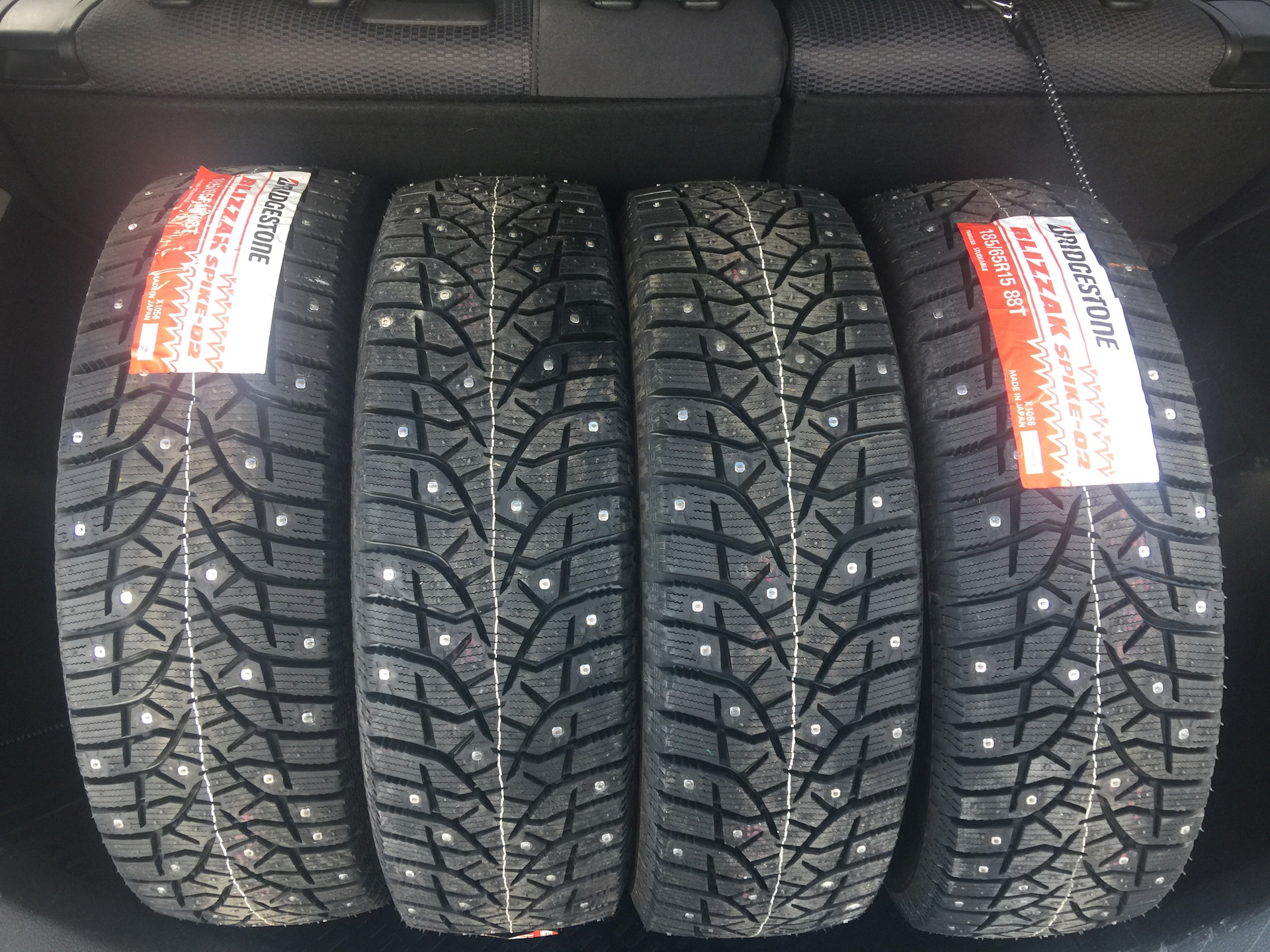 Близак спайк. Bridgestone Blizzak Spike-02. Бриджстоун Спайк 02. Blizzak Spike-02 SUV. Bridgestone Blizzak Spike-02 SUV.