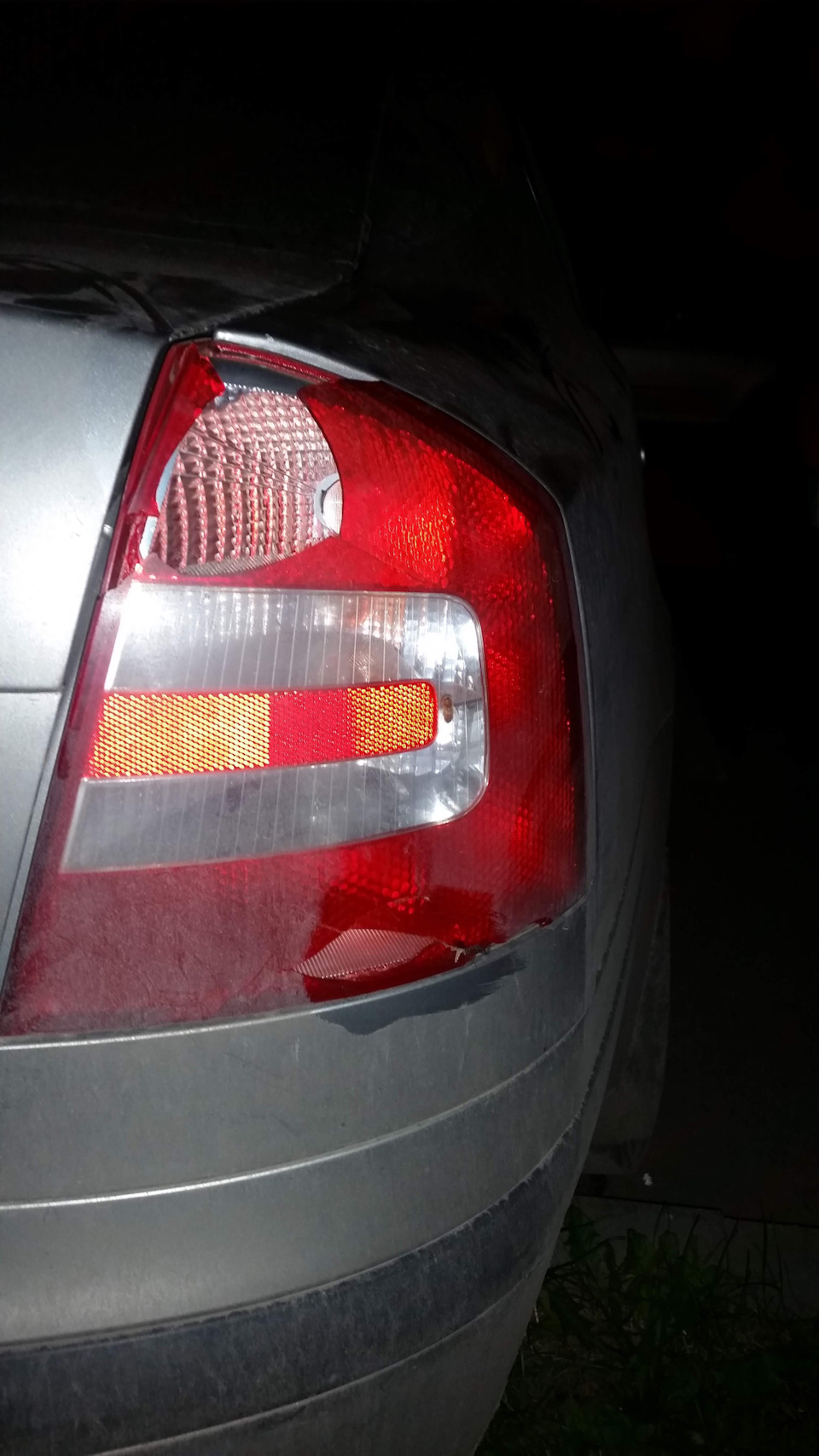 Задний фонарь. — Skoda Octavia A5 Mk2, 1,6 л, 2008 года | ДТП | DRIVE2