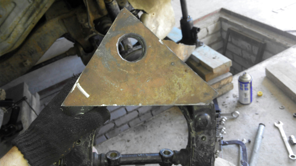 Сделал отверстие под шаровую. У моей шаровой 46-48мм — Hyundai Galloper