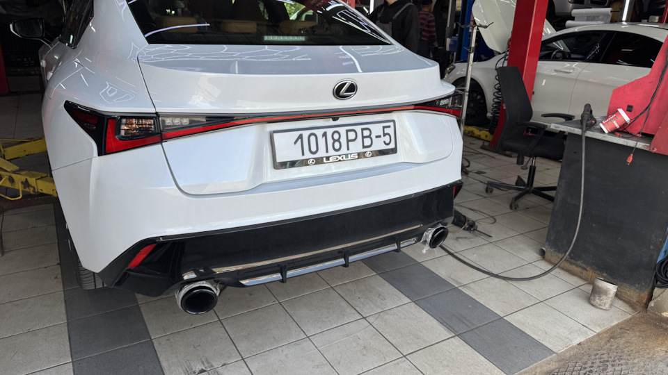 Фото в бортжурнале Lexus IS III