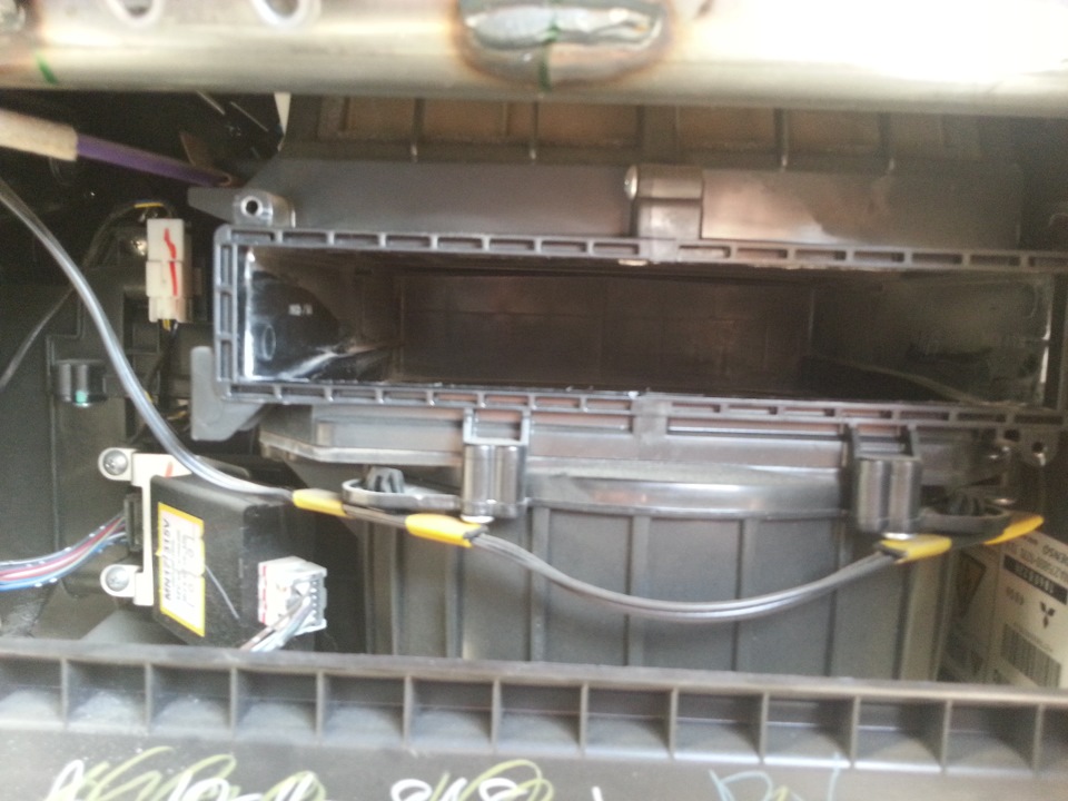 Салонный фильтр. — Mitsubishi L200 (4G), 2,5 л, 2008 года | расходники ...