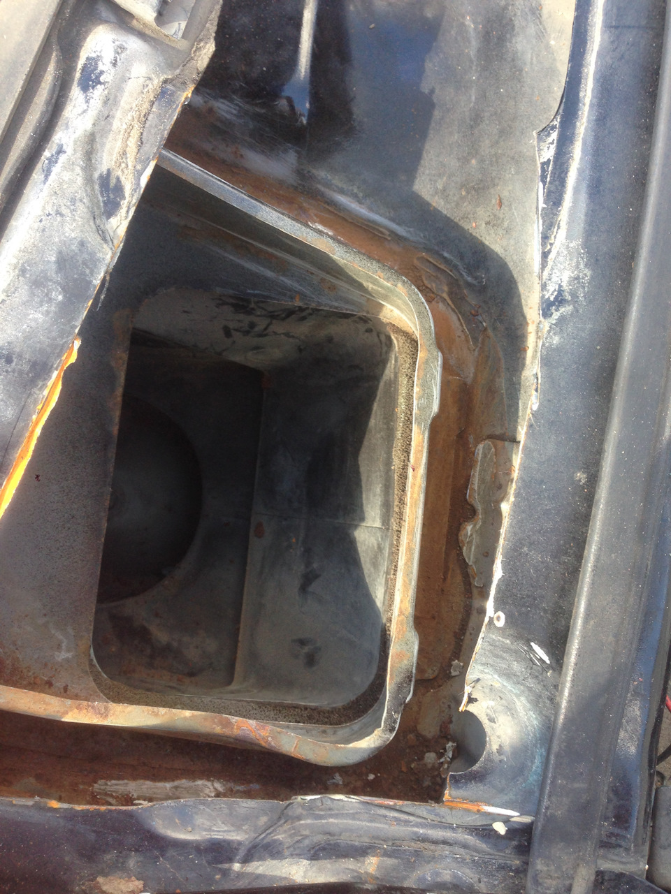 Течь в салон с правой стороны и запотевание лобового стекла — Ford ...