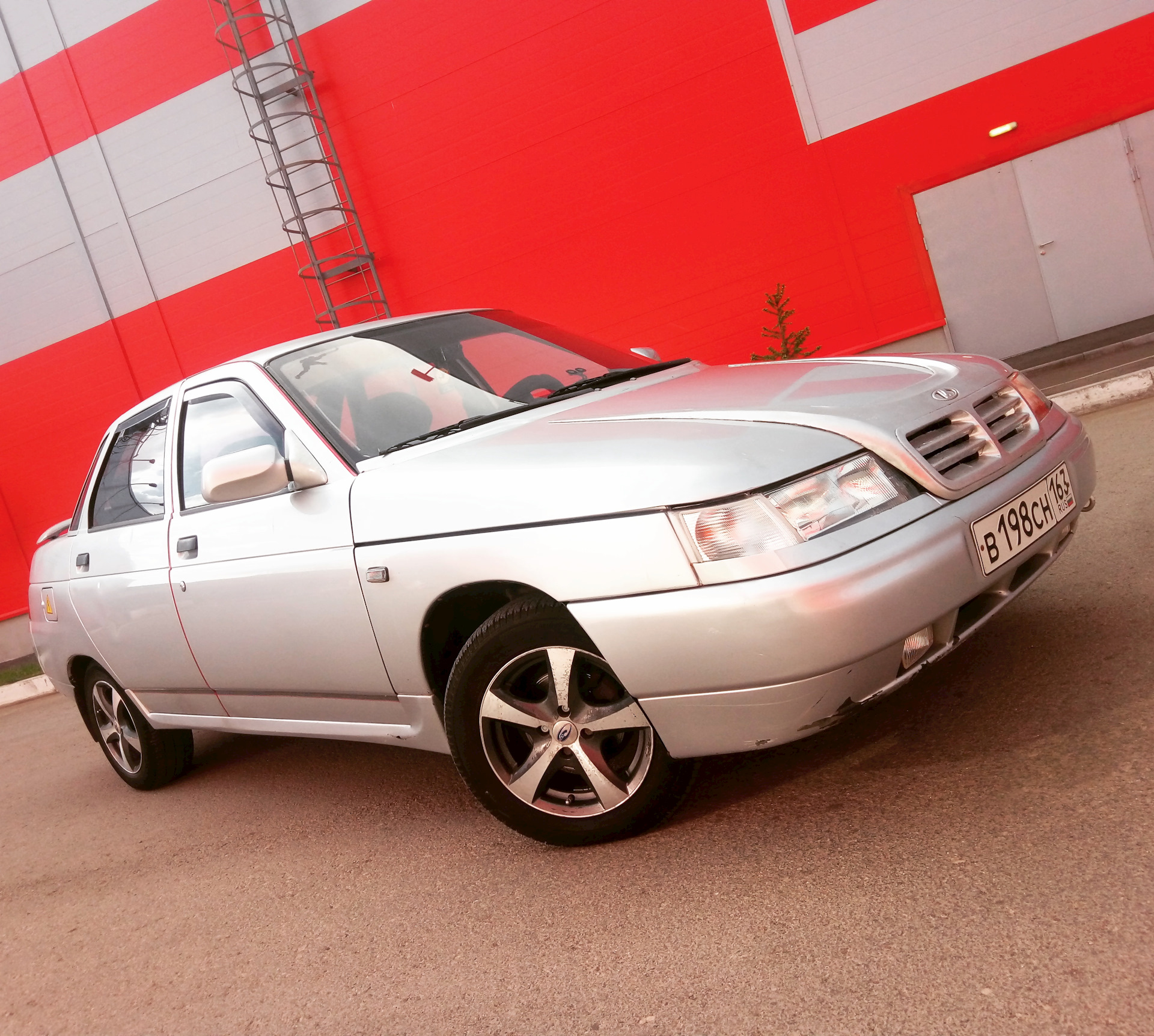 Девяноста десятка. Девяноста десятка. Ваз 2110 седан серебристый. Ваз 2110 11 12. Ваз 2110 1.