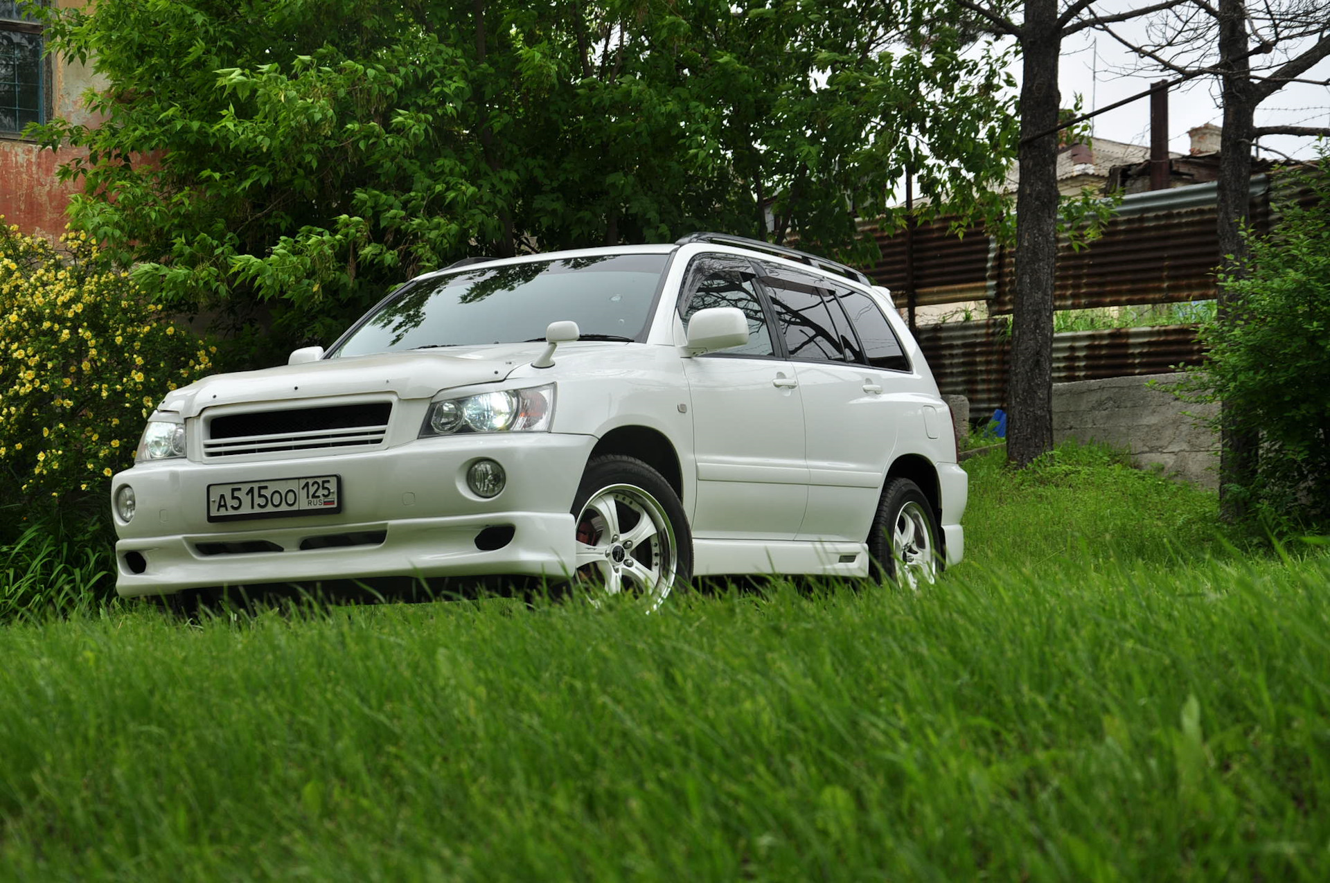 Тойота клюгер владивосток. Toyota Kluger 2001. Тойота Клюгер 2.4. Тойота Клюгер 2001. Краун Клюгер.