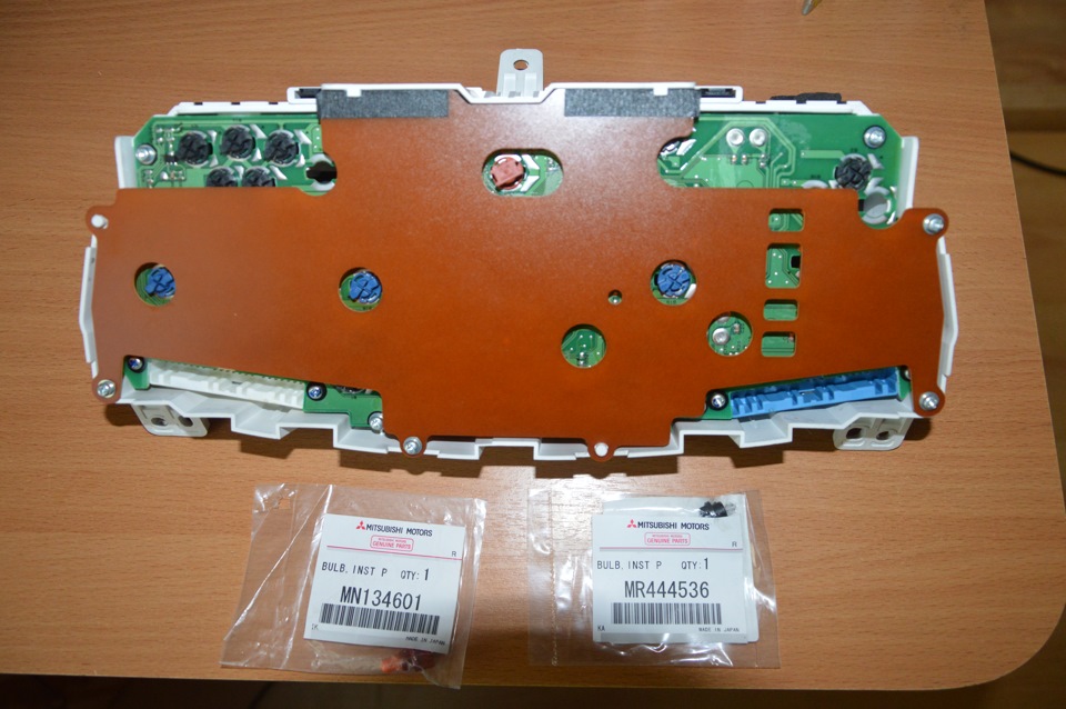 MN134601 ЛАМПОЧКА В ПАНЕЛЬ ПРИБОРОВ CS Mitsubishi | Запчасти на DRIVE2