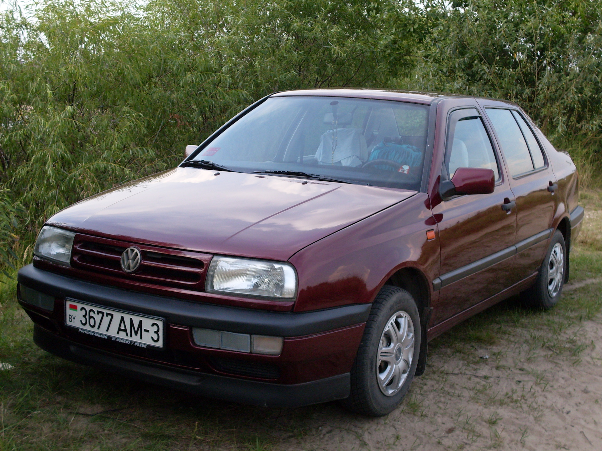 Volkswagen 1993. Фольксваген Венто 1993 1.8. VW Vento 1993. Фольксваген Пассат 1993. Фольксваген Вента 1993 года.