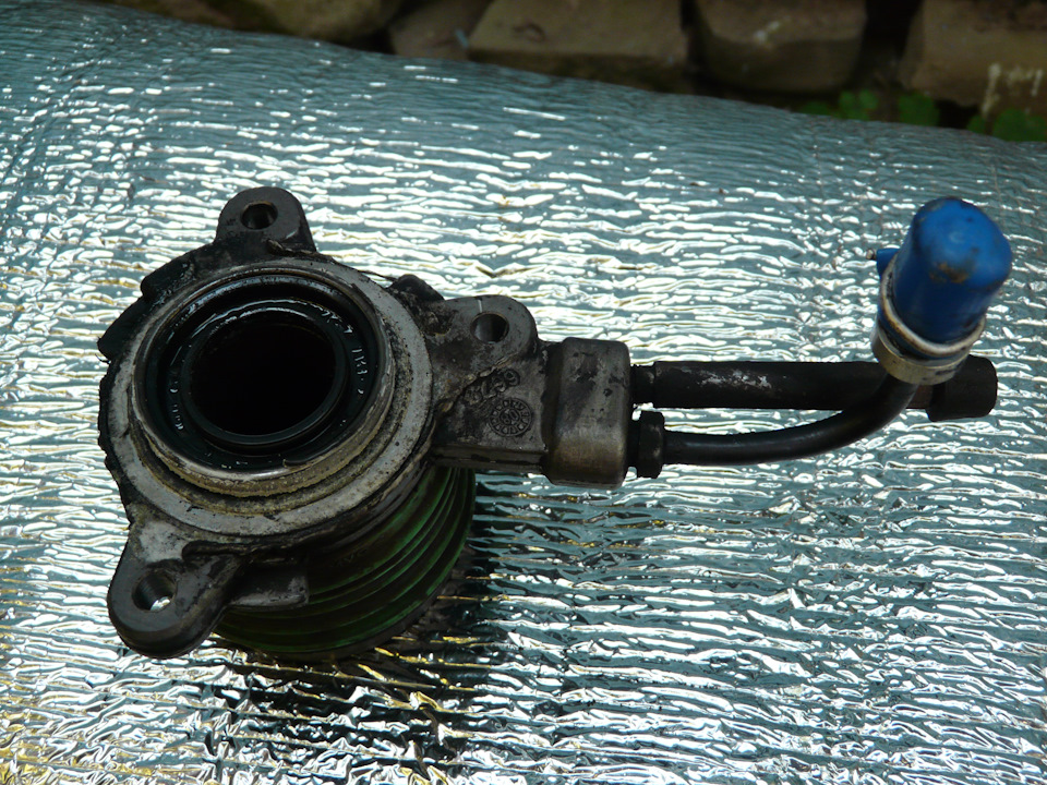 Ревизия выжимного гидравлического подшипника — Ford Mondeo I, 1,8 л ...