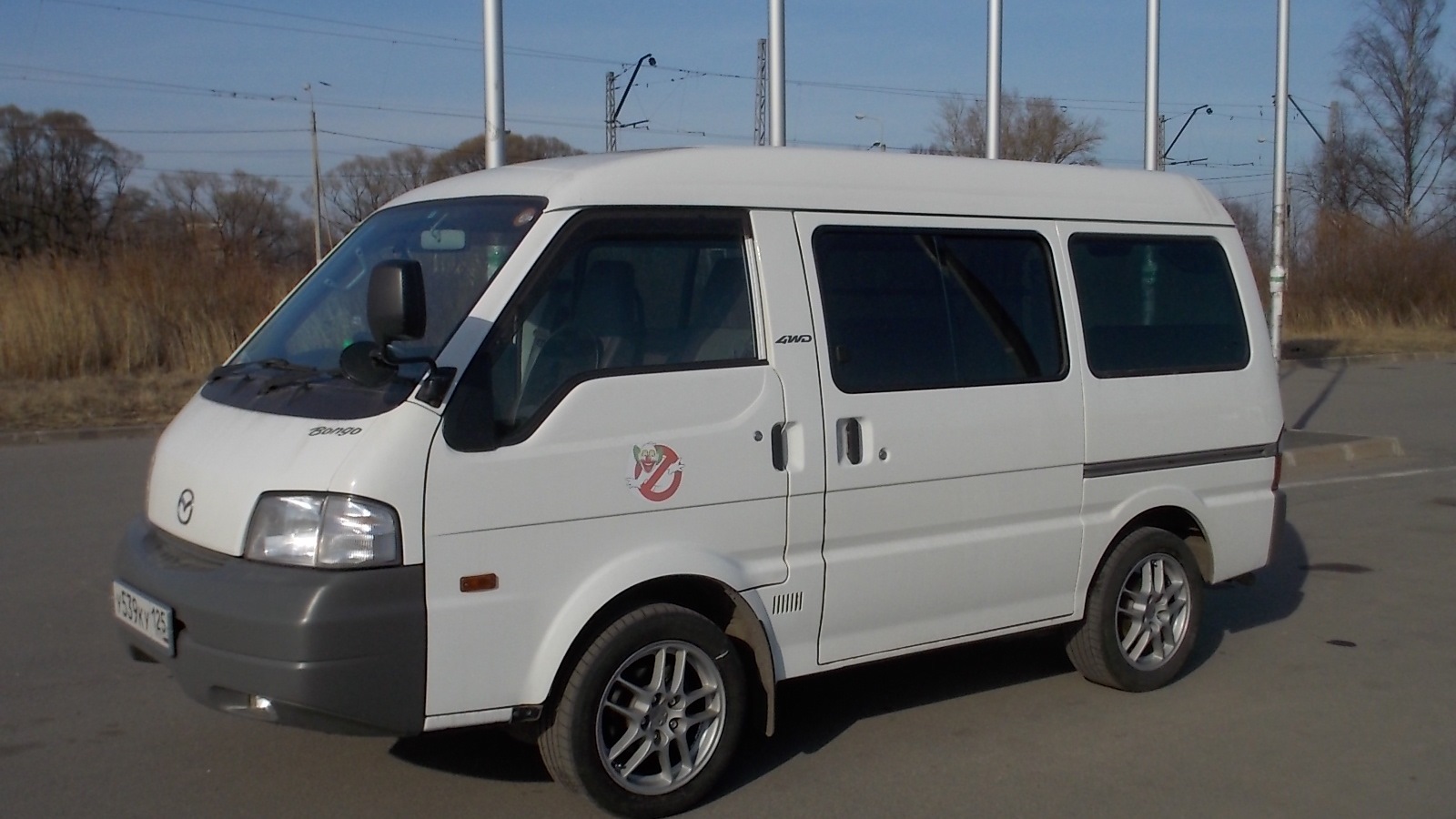 Бусик авто бу. Мазда Бонго микроавтобус 4х4. Mazda Bongo на r16. Mazda Bongo 2008. Микроавтобус грузовой Мазда e2000.