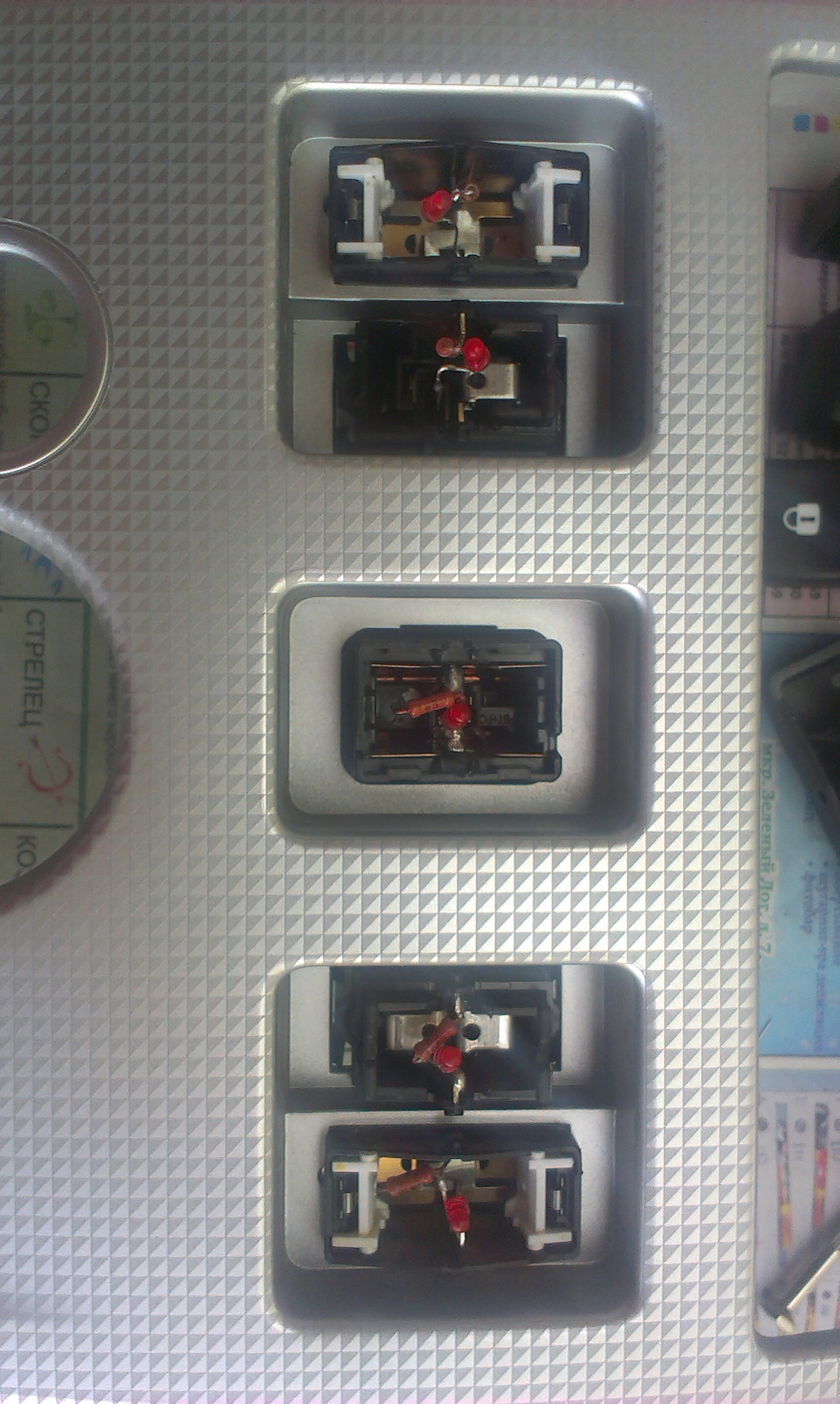 Замена обычных лампочек на светодиоды в подсветке печки — Renault Logan ...