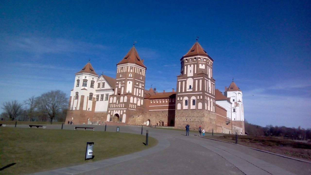 Замок радзивиллов в белоруссии. Замок несвиж в белоруссии. Замок радзивиллов в несвиже. Замки белоруссии мир и несвиж. Несвиж и мирский замок.