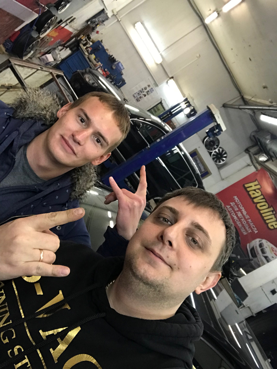 Установка rcd 330 plus 2 и камеры заднего вида в значке — S-VAG на DRIVE2