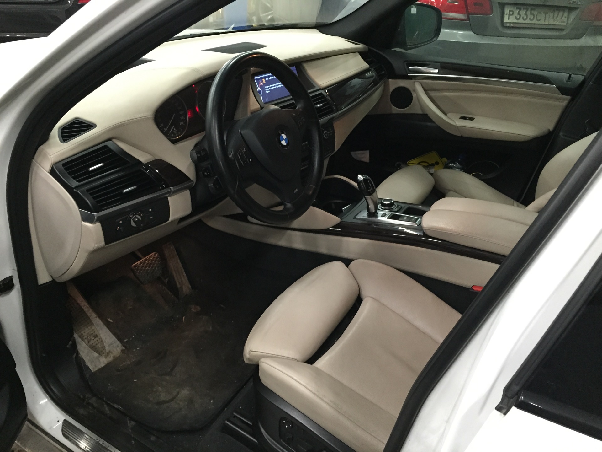 Перетяжка салона BMW x5 e70