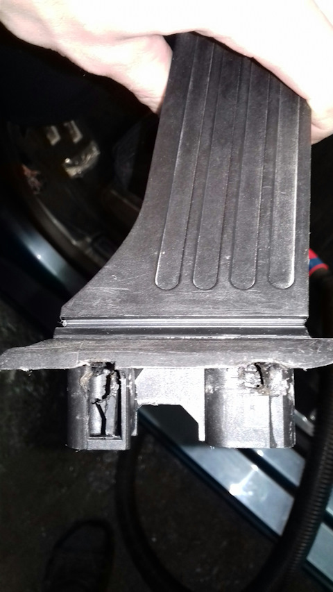 снять педаль газа шкода