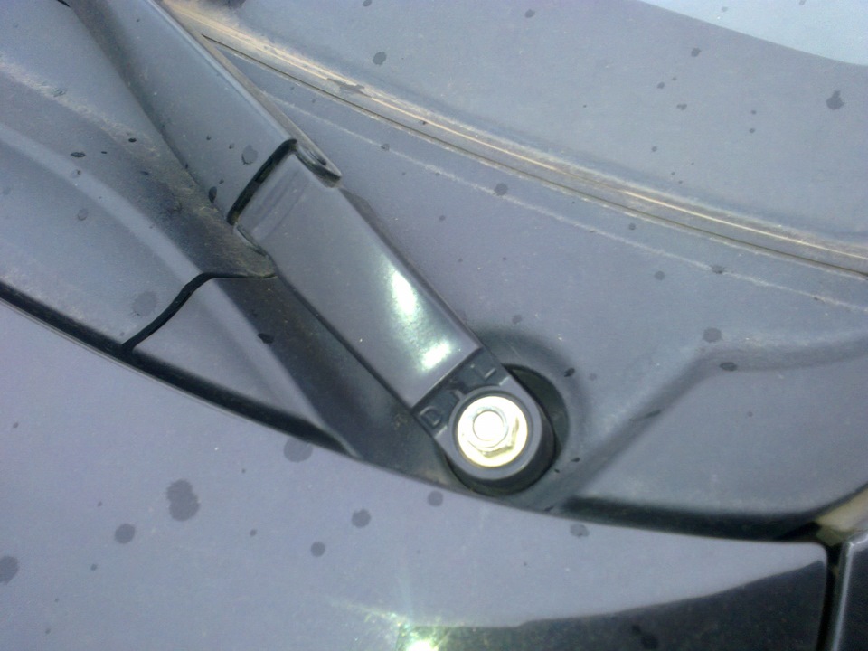 Крышка гайки привода дворников — Toyota Auris (1G), 1,4 л, 2008 года ...