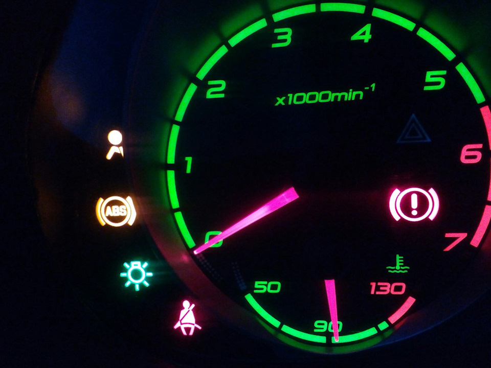 Горят АБС и восклицательный знак — Lada Приора седан