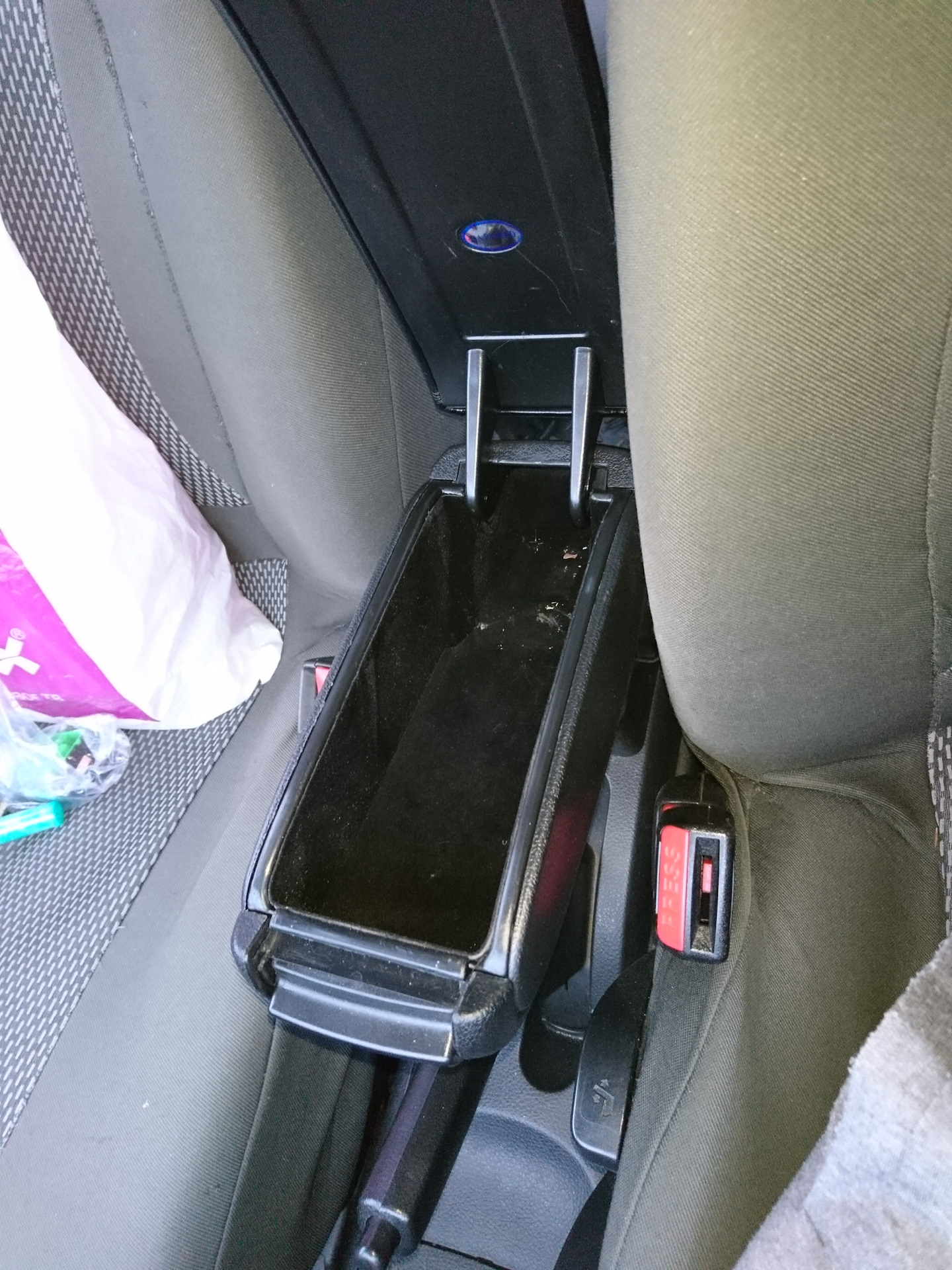 Подлокотник в ниссан тиида — Nissan Tiida (1G), 1,6 л, 2007 года ...