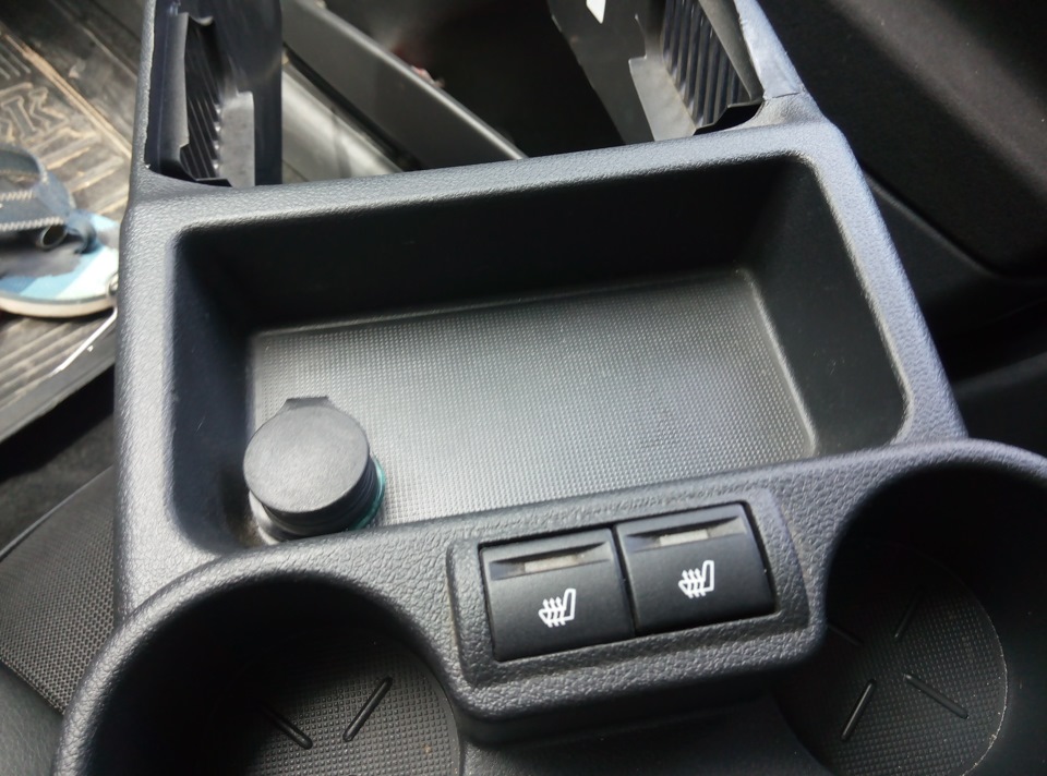 Выкидываем прикуриватель. — Lada Калина хэтчбек, 1,6 л, 2012 года ...