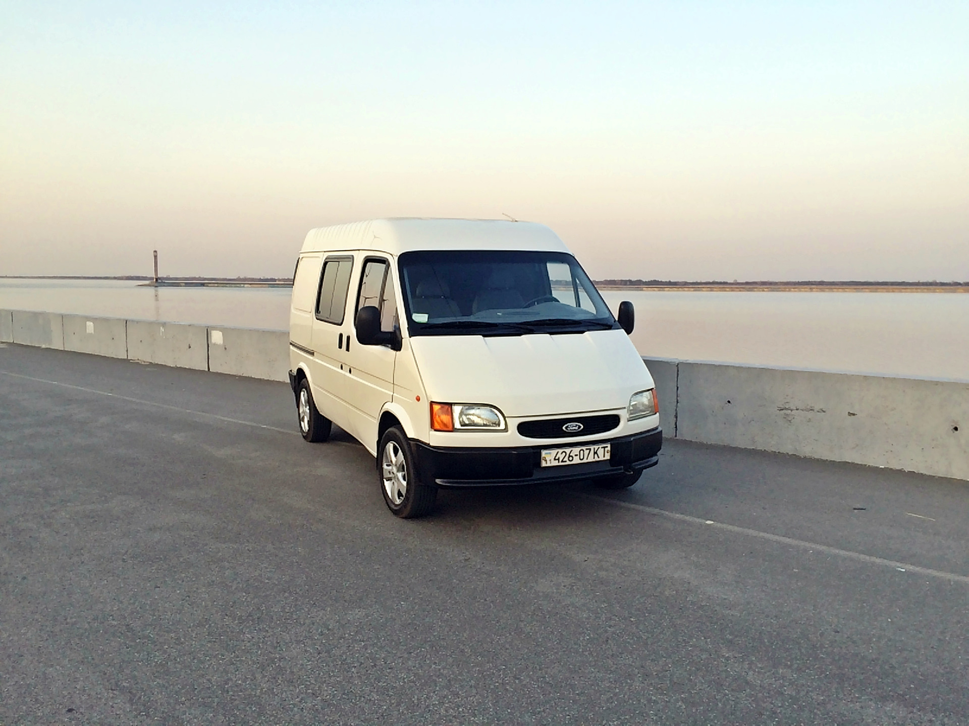 Корея транзит авто. Ford Transit, 2.0 l, 2003. Ford Транзит фургоны 1997 года. Форд Транзит Club.