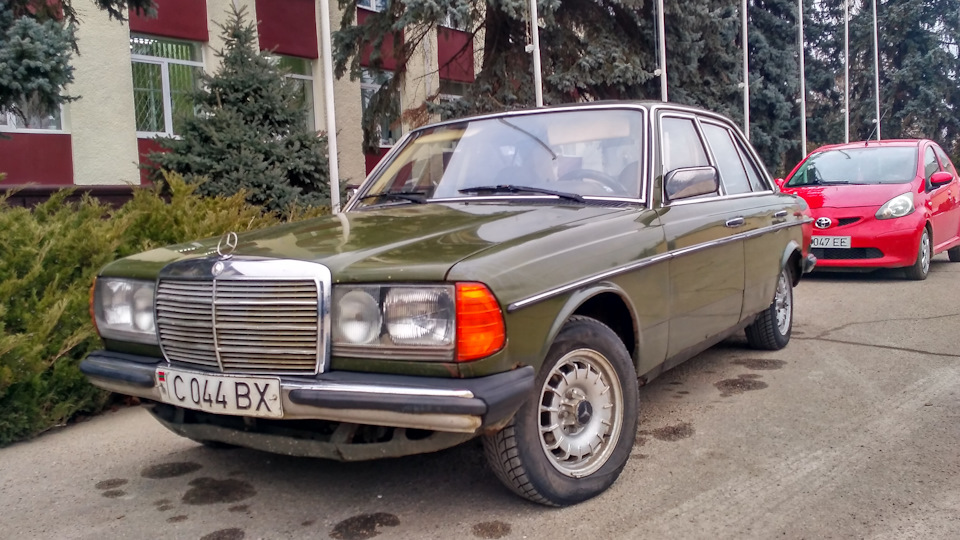 The vintage elegance of the Mercedes W123 Autocar India