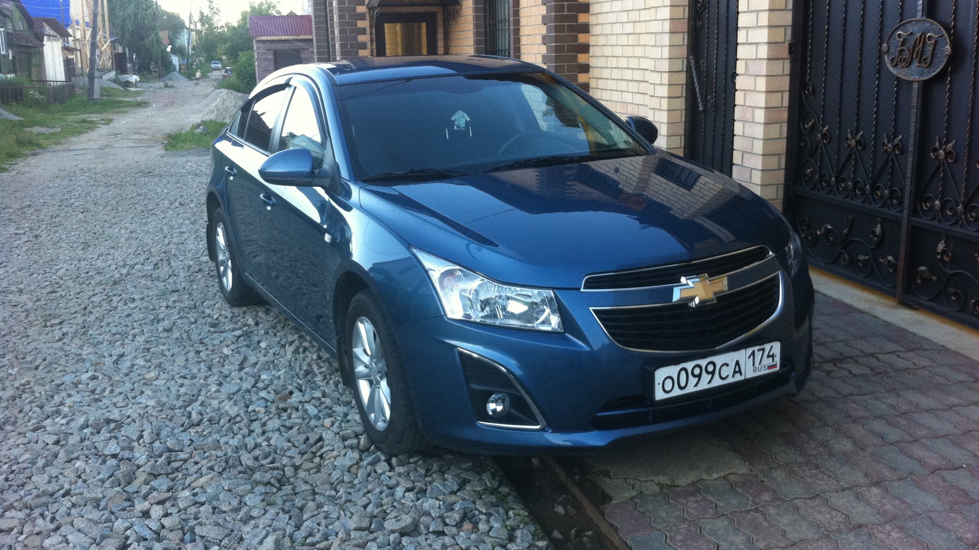 Chevrolet Cruze Blue Carbon Fiber detailing