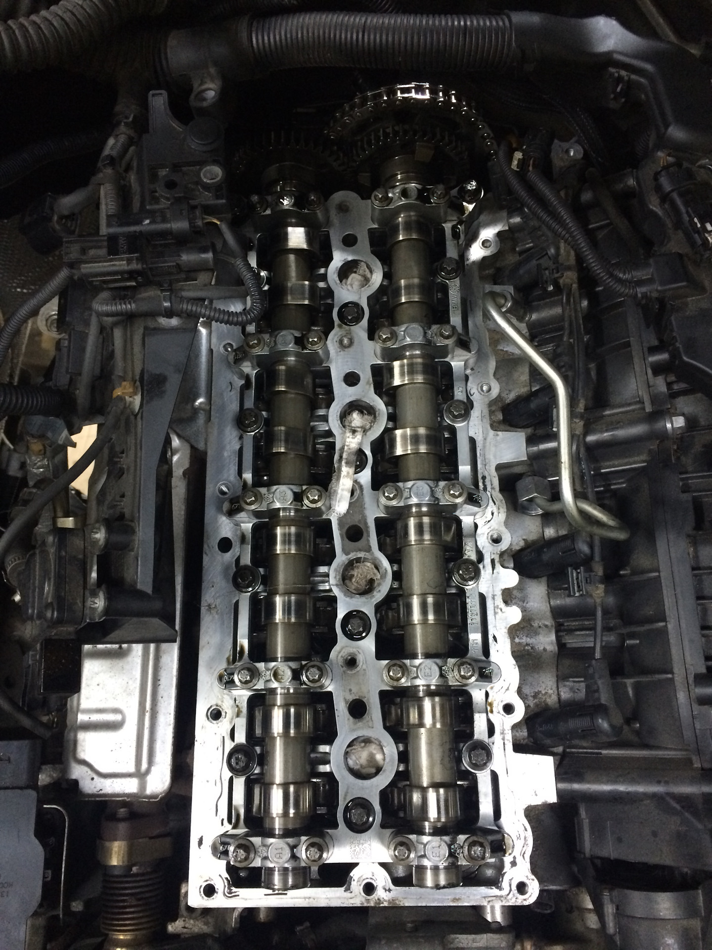 Цепь масляного насоса n52b25. Грм n52b25. Цепь грм бмв е90 n52. Грм n52b25. Грм n52b25.