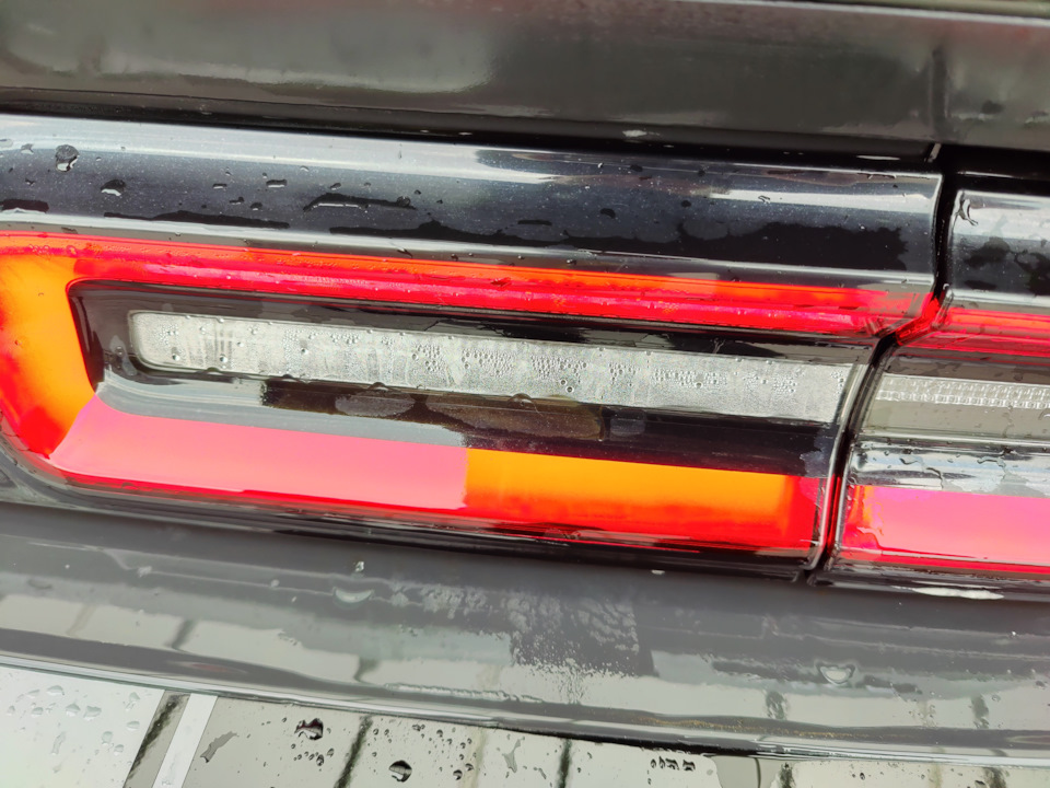 Потеет задний фонарь — Dodge Challenger, 6,4 л, 2015 года | своими ...