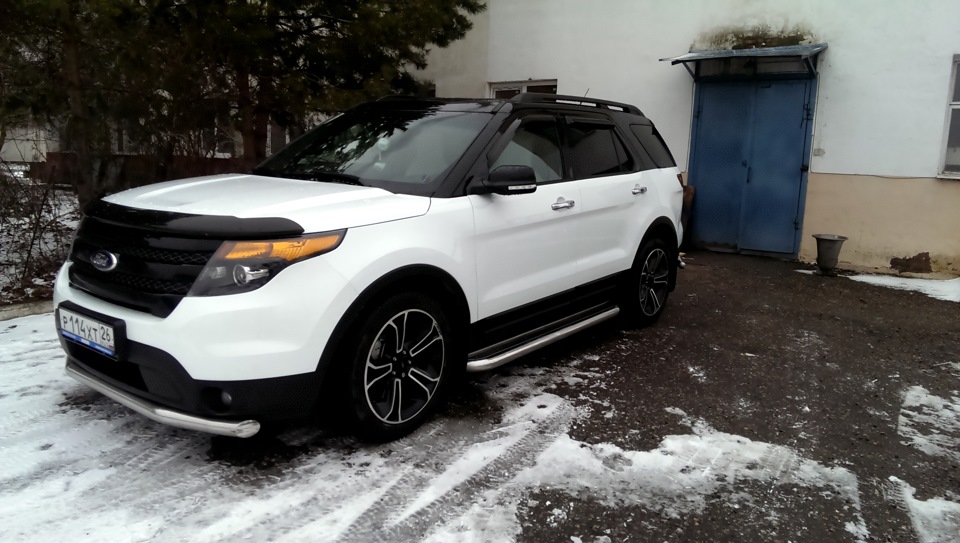 Ford Explorer 2016 Custom Tuning White