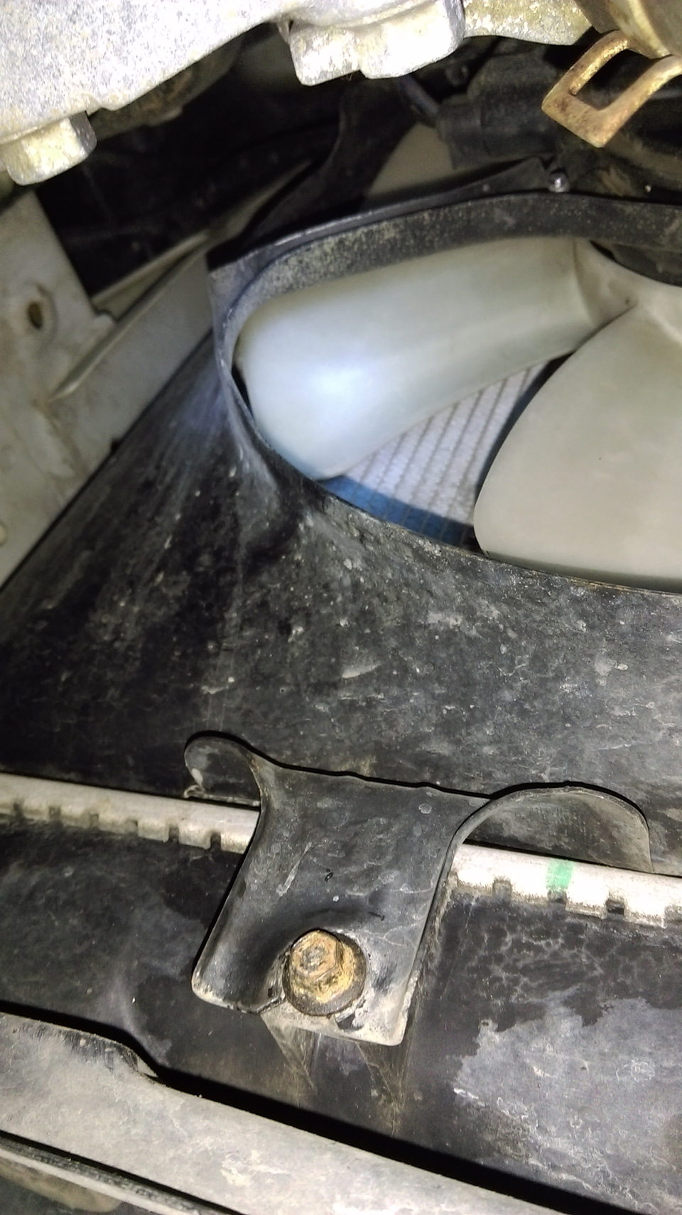 Посторонний шум под капотом))) — Nissan Pixo, 1 л, 2011 года | своими ...