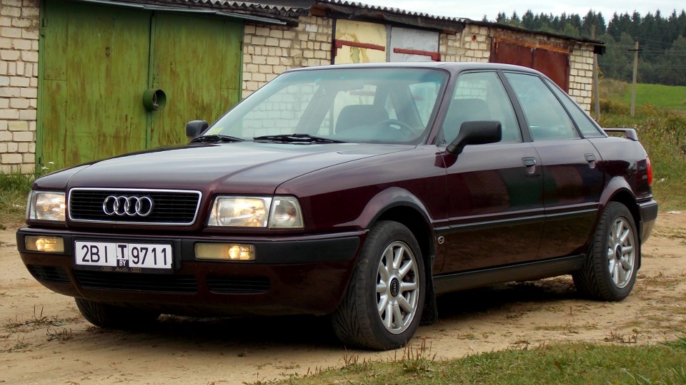 80 отзывы. Ауди 80 бордовая. Ауди 80 темно красная. Audi 80 b4 бордовый. Audi 80 темно синяя b4.