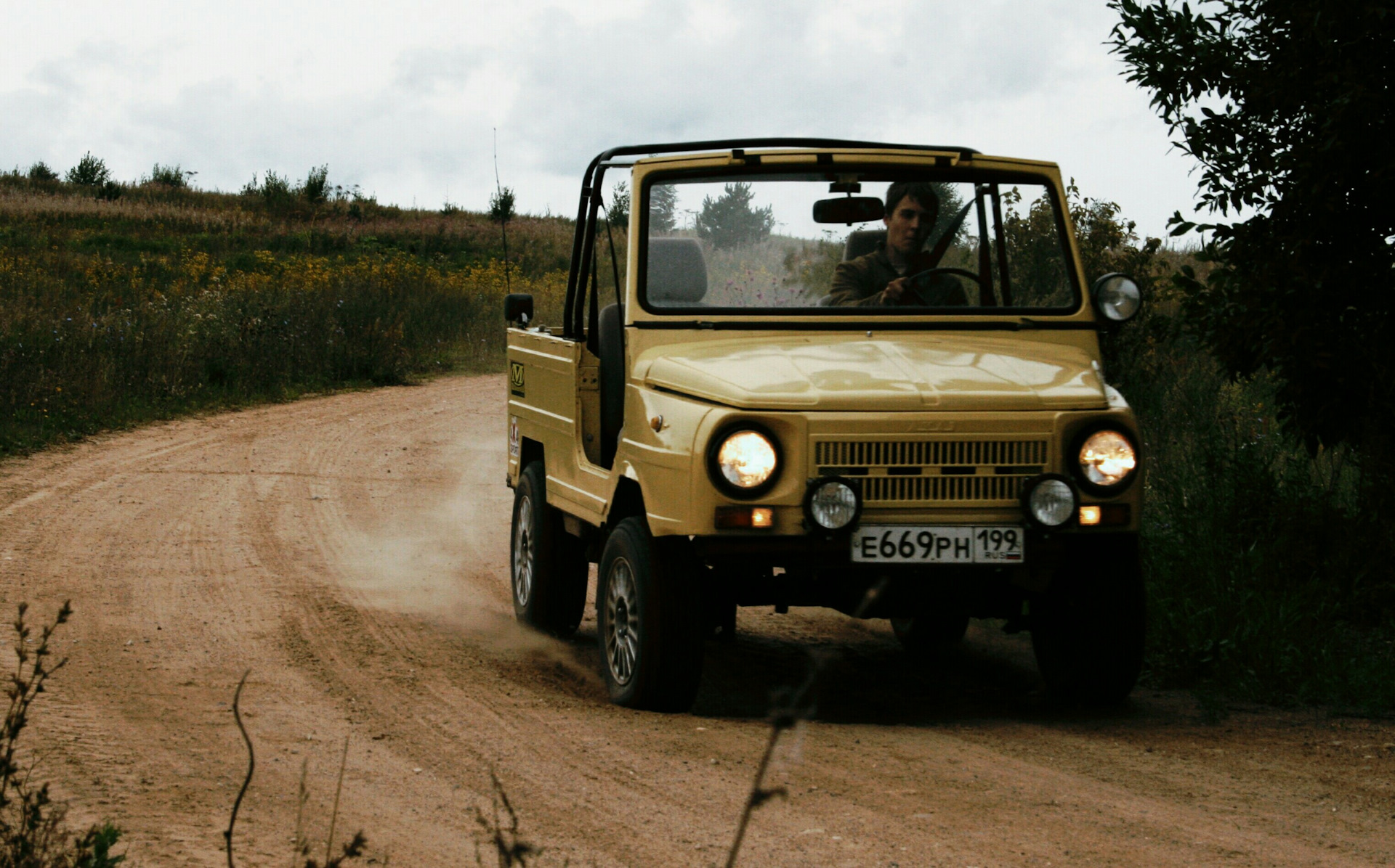 Луаз 969. ЛУАЗ-969 легковой автомобиль. ЛУАЗ-969 пляжный джип. ЛУАЗ-969 Макс скорость. ЛУАЗ-23021 6x6.