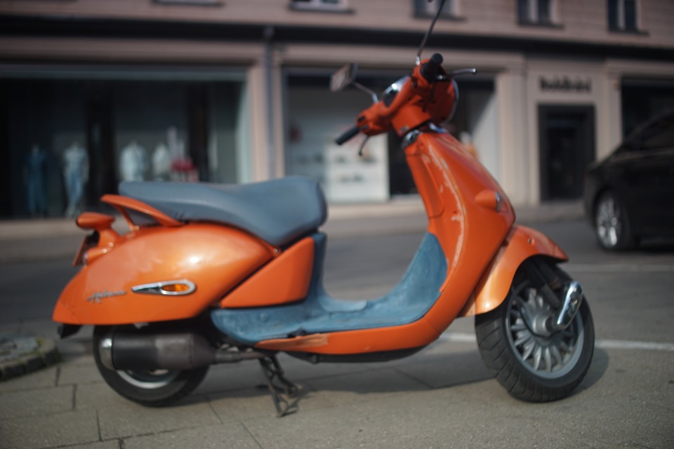 Girl coffee and the auto-Moto-horses in the centre of Vilnius