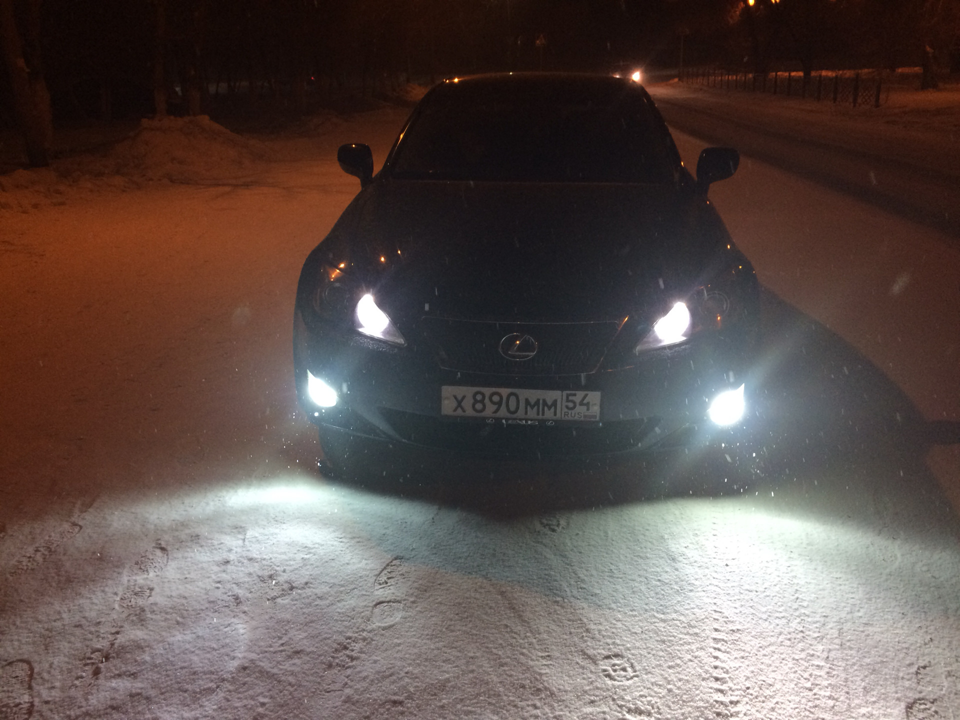 Lexus is 250 РІ С‚РµРјРЅРѕС‚Рµ