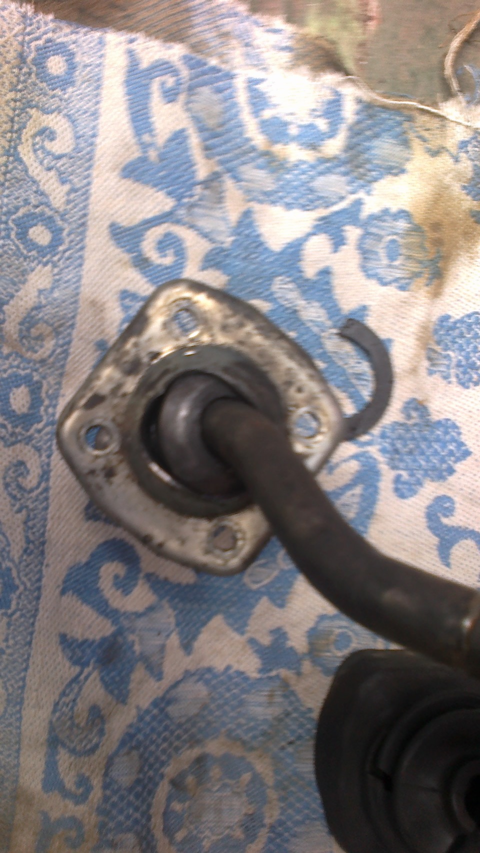 Подскажите как убрать люфт кулисы КПП — DRIVE2